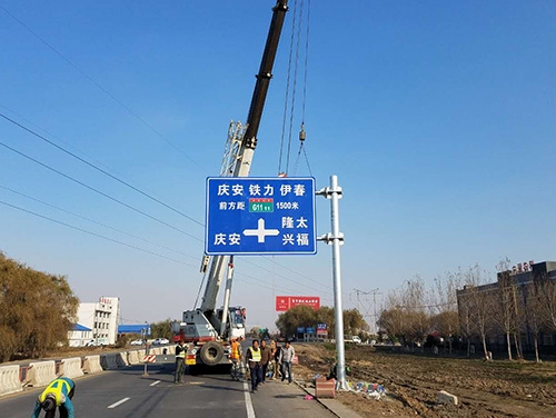 咸宁咸宁道路护栏网网片该如何进行正确的选购呢？
